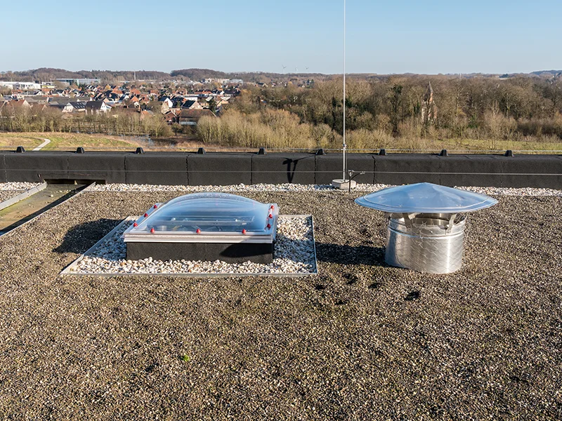 Flachdach mit Lichtkuppel erstellen lassen in Stuttgart