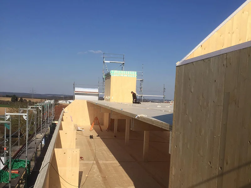 Zimmereiarbeiten auf dem Steildach oder Flachdach