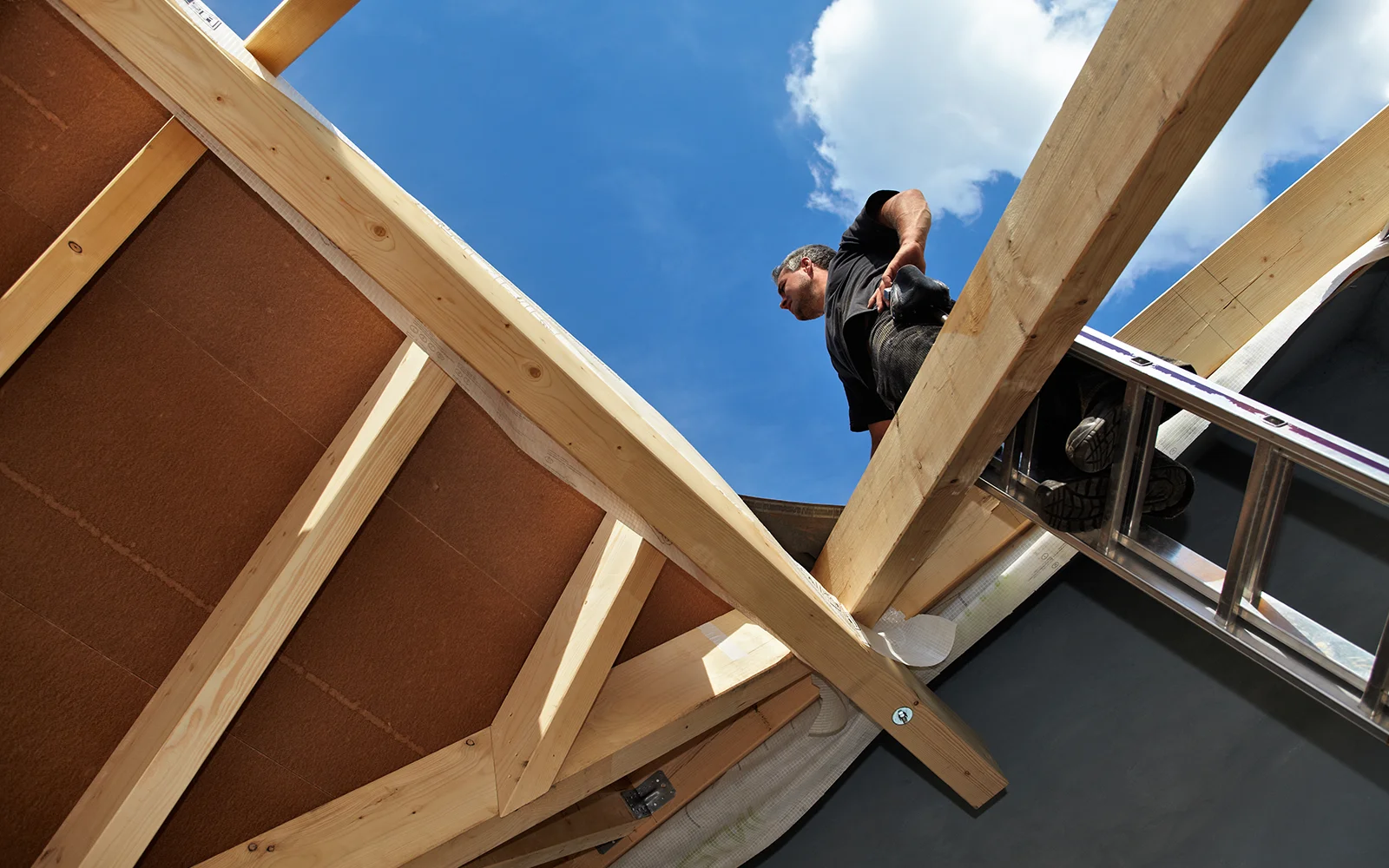 Zimmereiarbeiten auf dem Steildach oder Flachdach